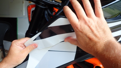 pose kit graphique : pression avec le doigt