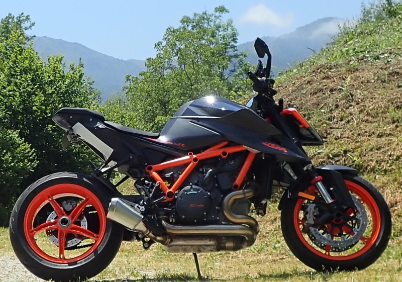La vue de la moto sans kit graphique